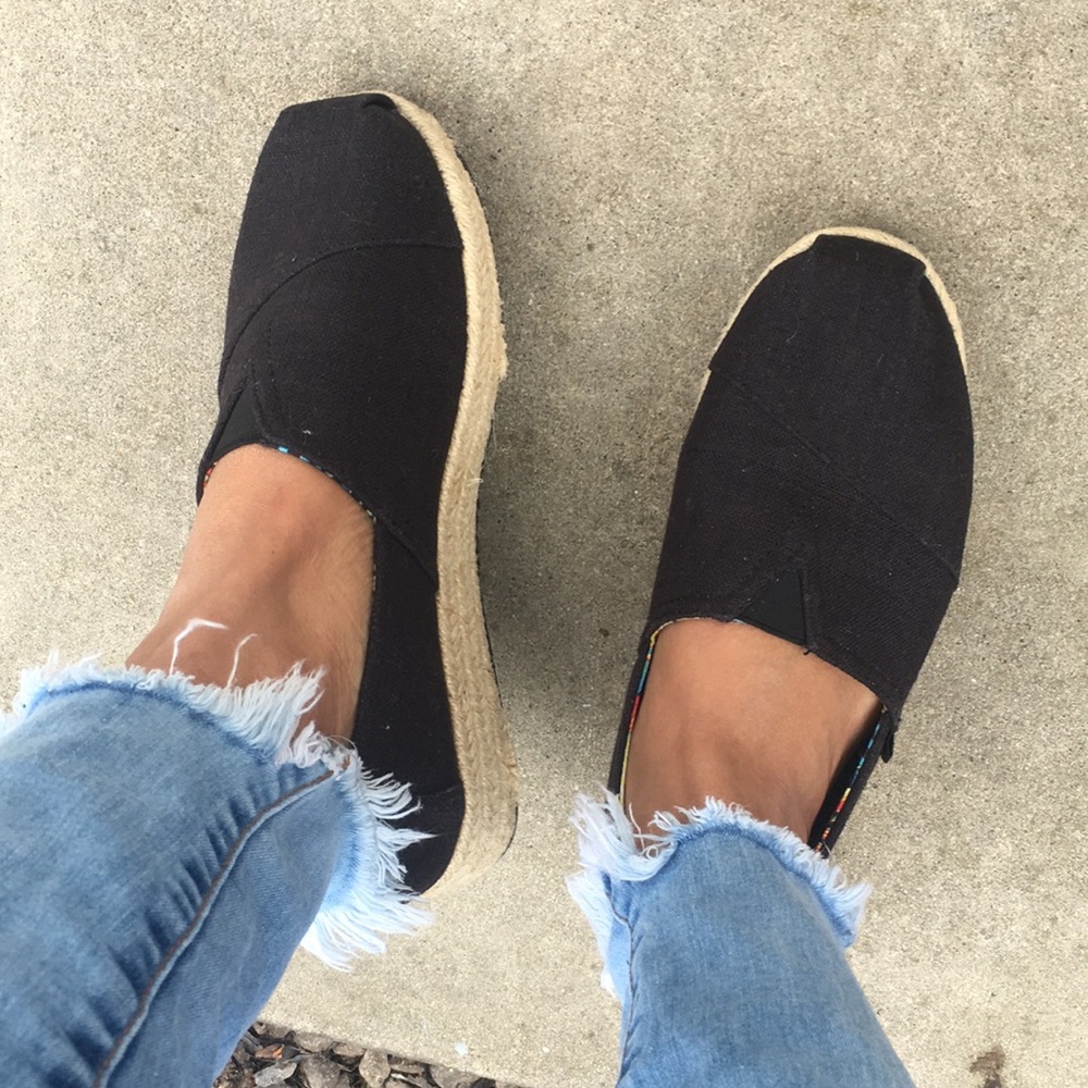 **SOLD**🌺 BOBS SKECHERS SLIP ON SZ 8.5